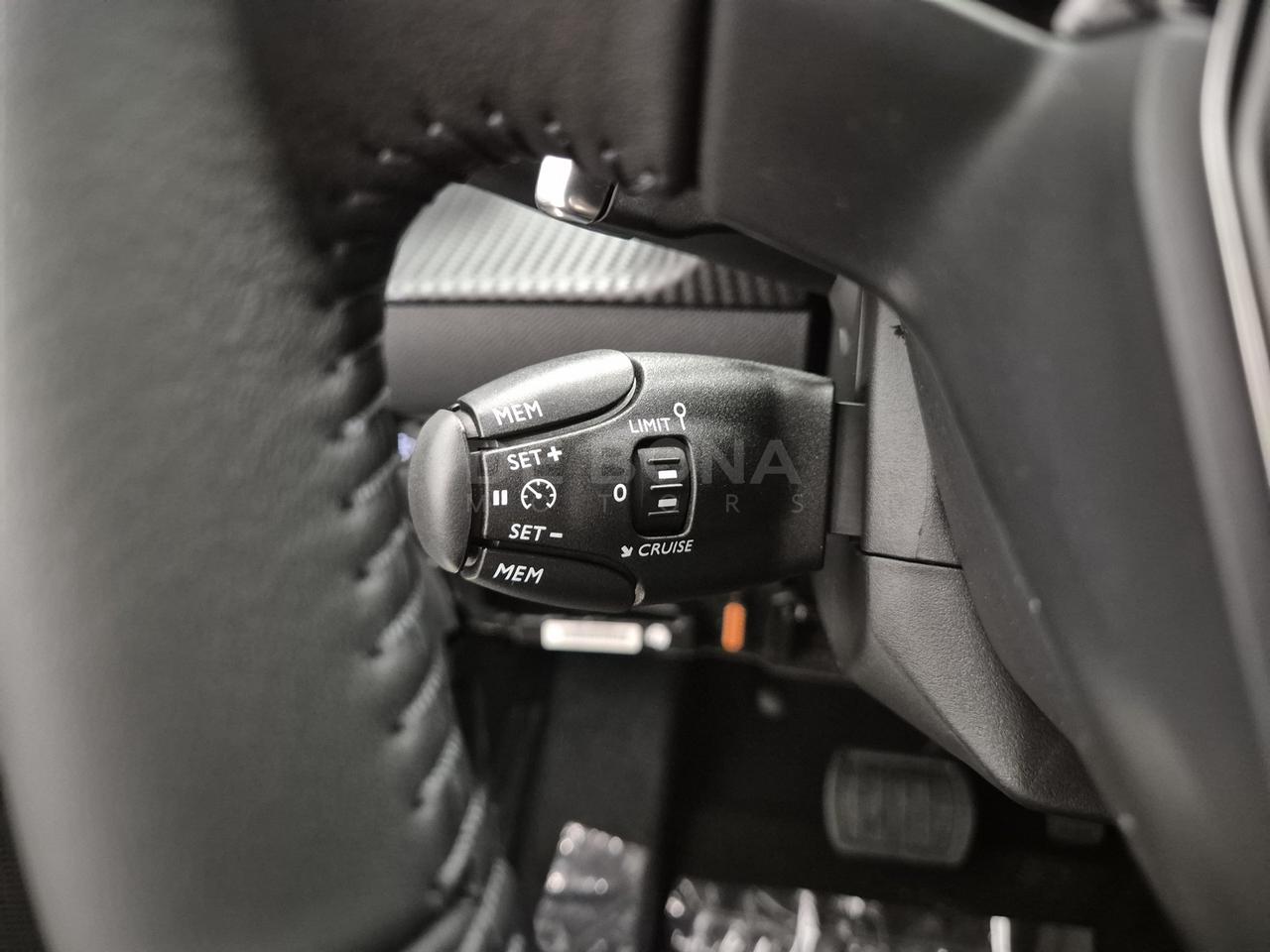 Peugeot 208 1.2 hybrid allure 110cv e-dcs 6