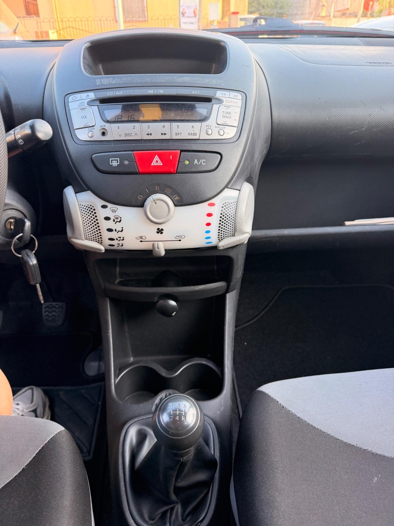 Peugeot 107 1.0 68CV 5p. SUPERGA 2014