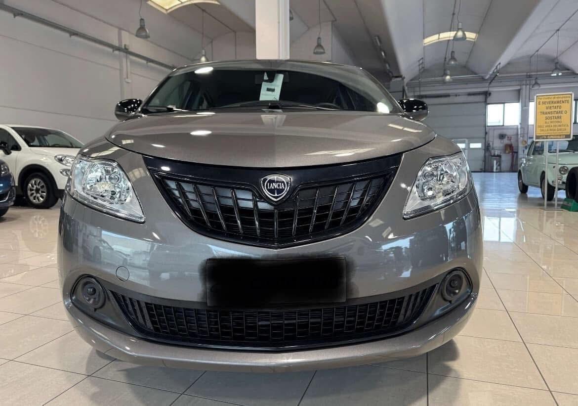LANCIA YPSILON 1.0 70 CV HYBRID AUTO A NOLEGGIO CON KM ILLIMITATI