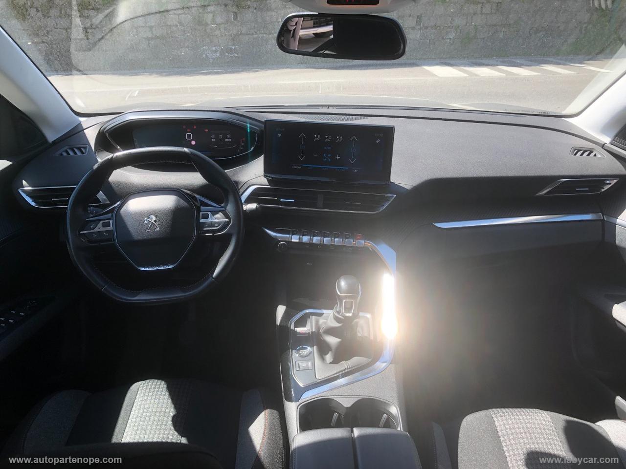 PEUGEOT 3008 BlueHDi 130 S&S Business