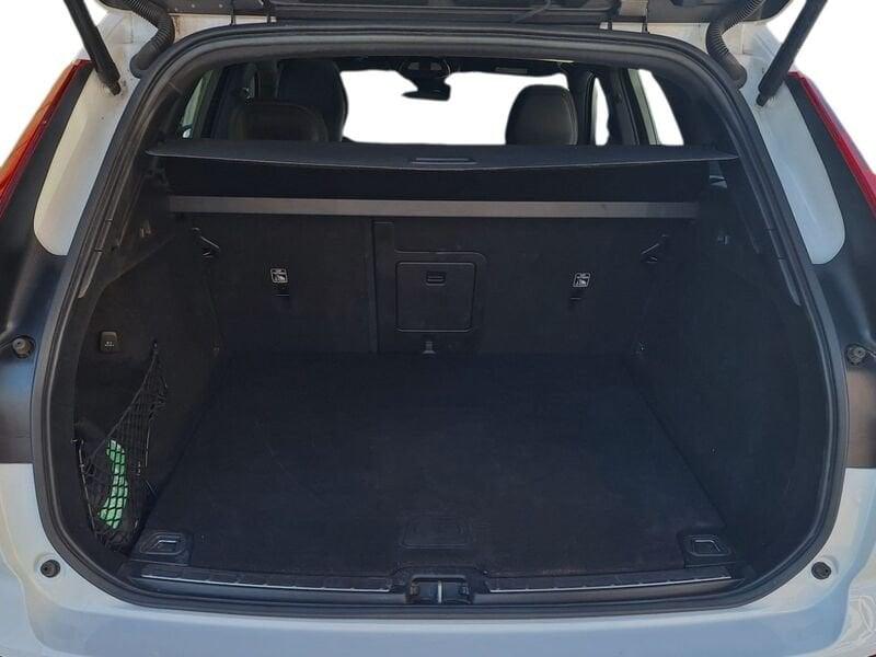 Volvo XC60 B4 197+14 CV Mild Hybrid Diesel Automatico R-Design