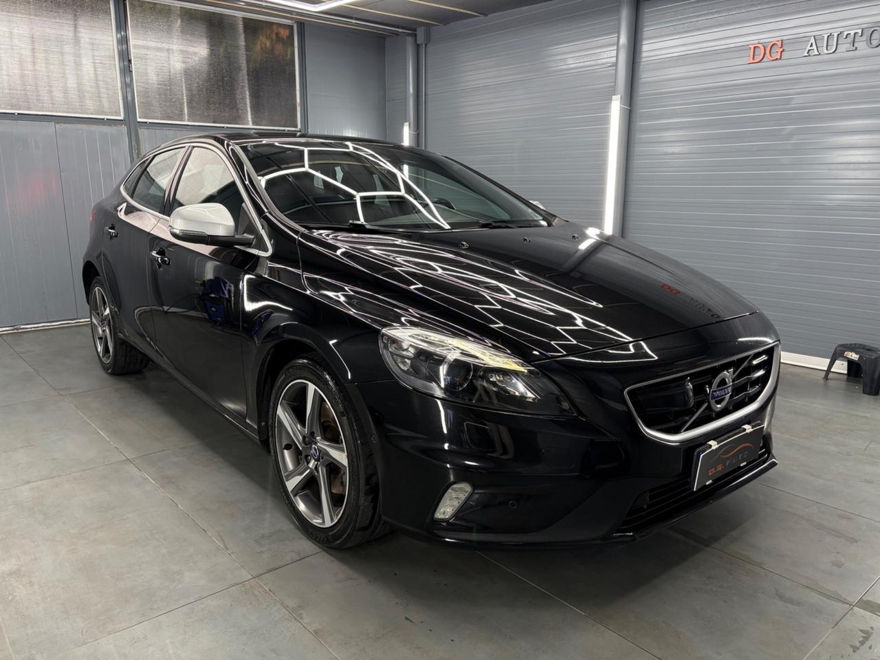 Volvo V40 D4 R-design Momentum