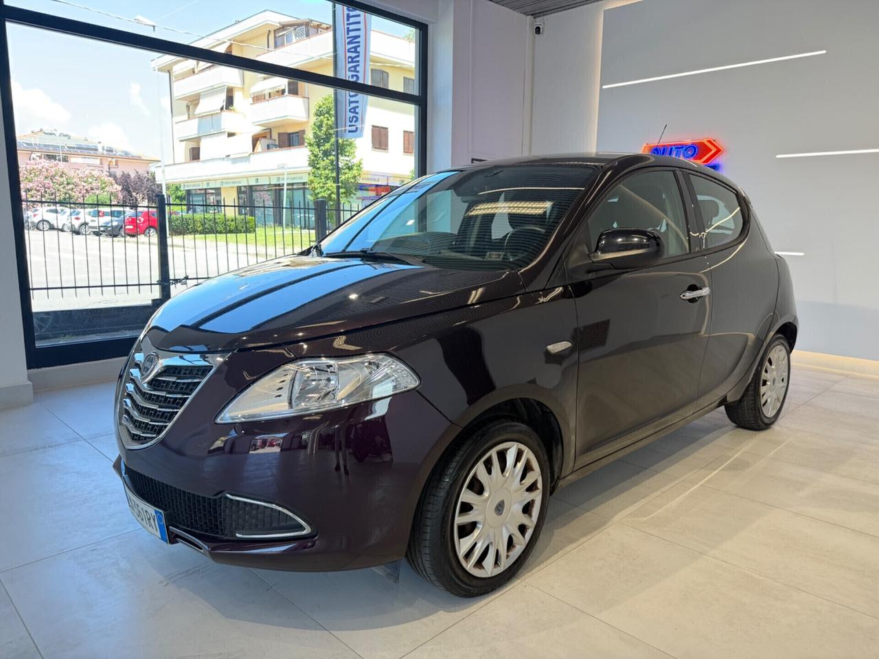 Lancia Ypsilon 1.2 69 CV 5 porte S&S Platinum
