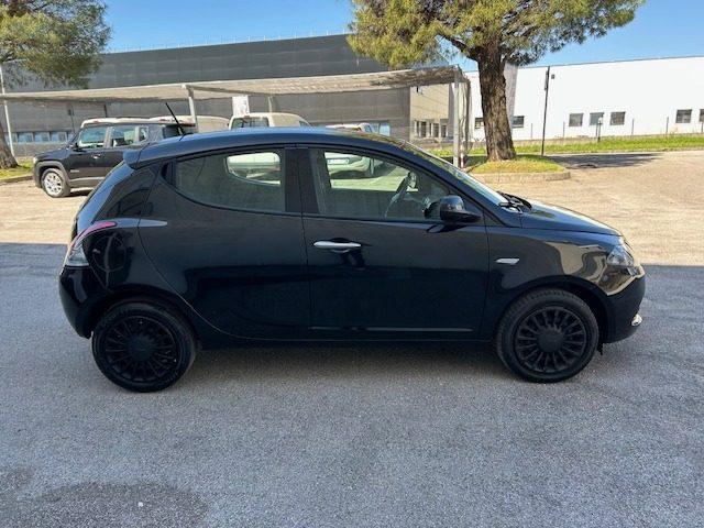 LANCIA Ypsilon 1.0 FireFly 5 porte S&S Hybrid Silver