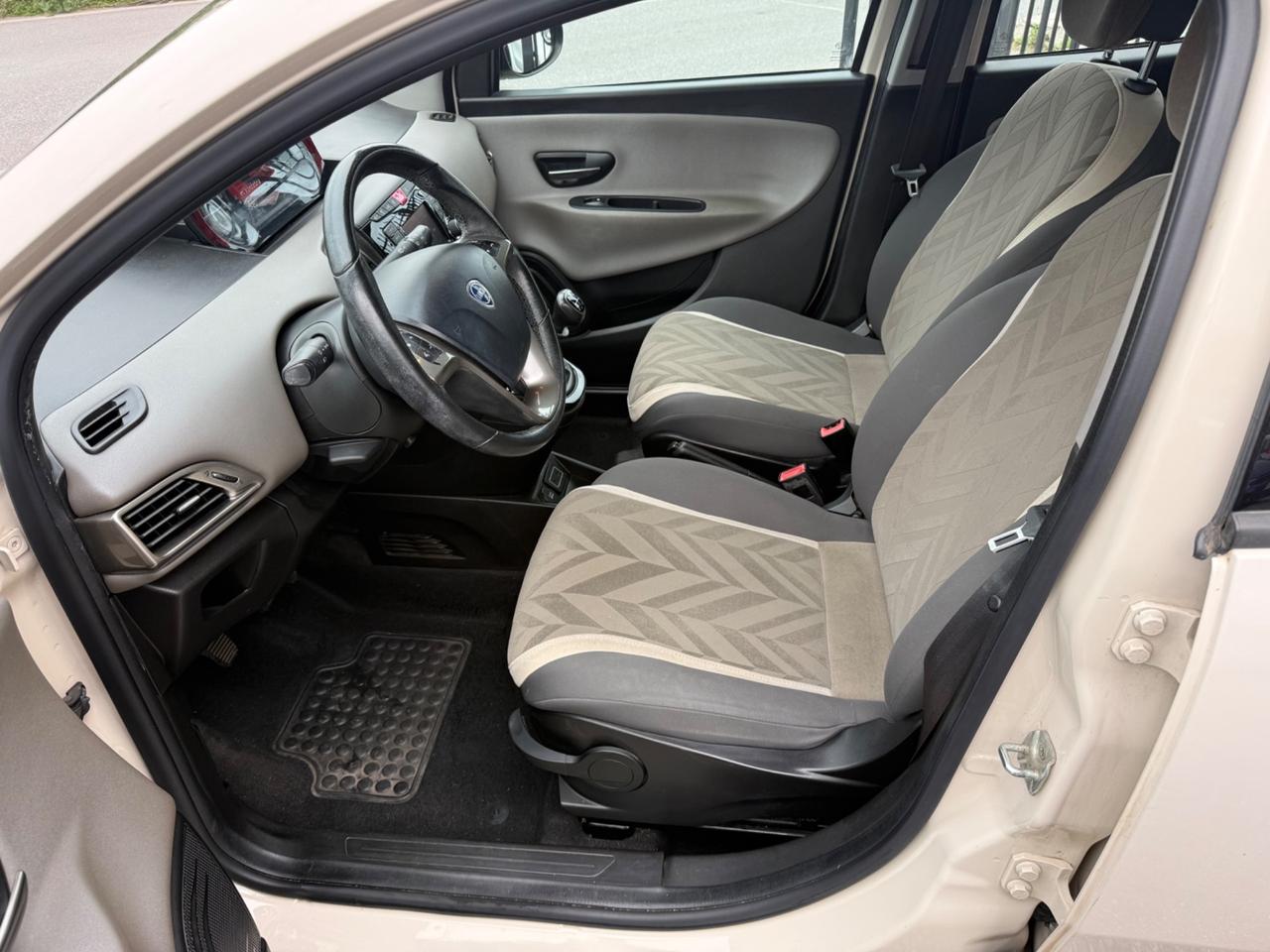 Lancia Ypsilon 1.2 69cv 5 porte Gold