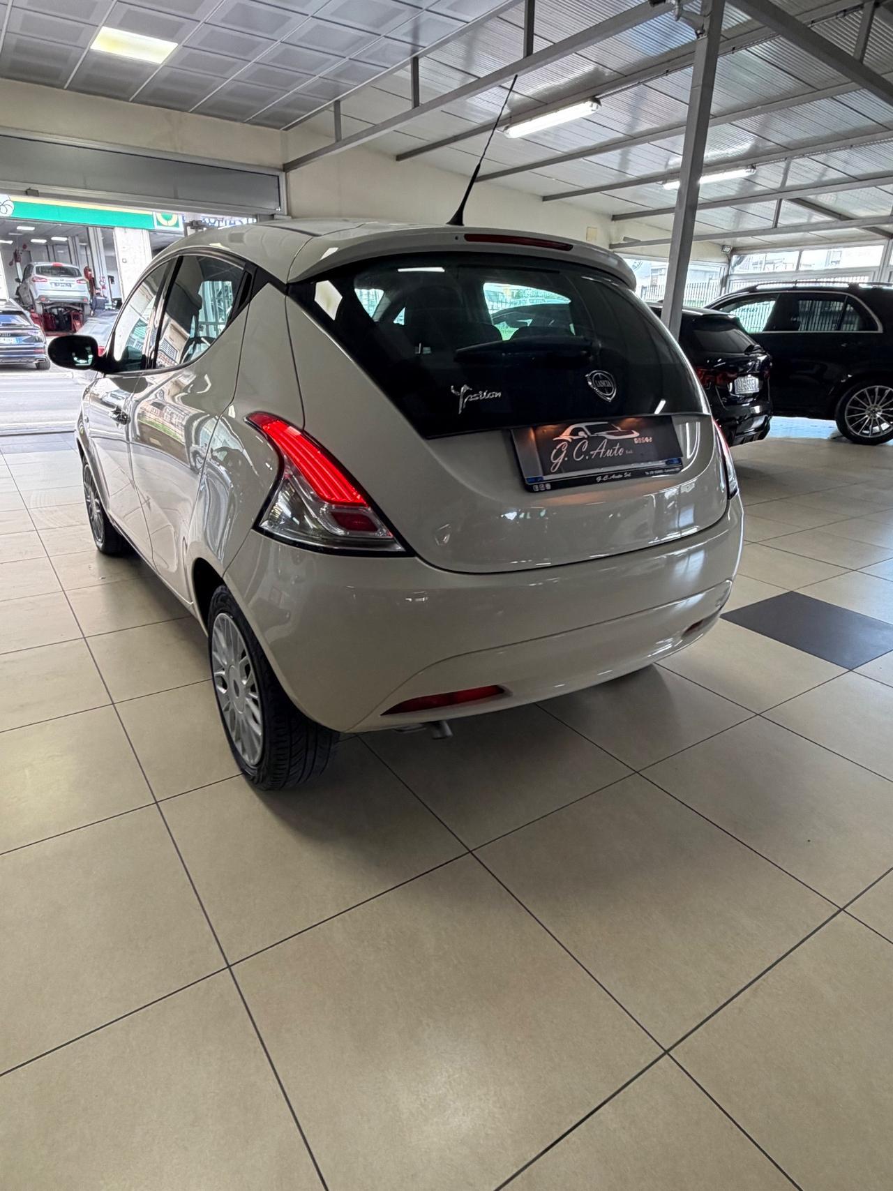 Lancia Ypsilon 1.3 MJT 16V 95 CV 5 porte S&S Silver