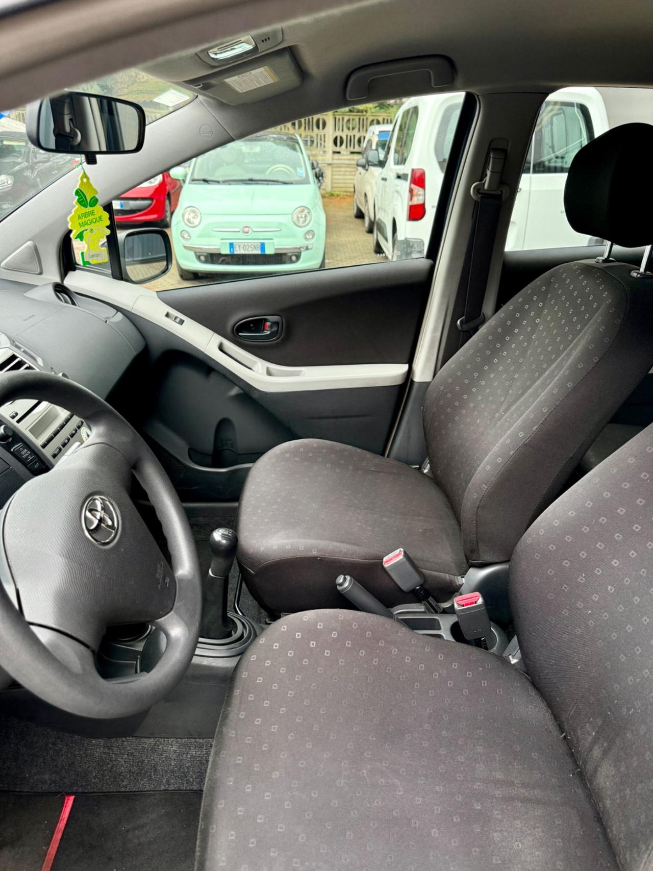 Toyota Yaris 1.0 5 porte