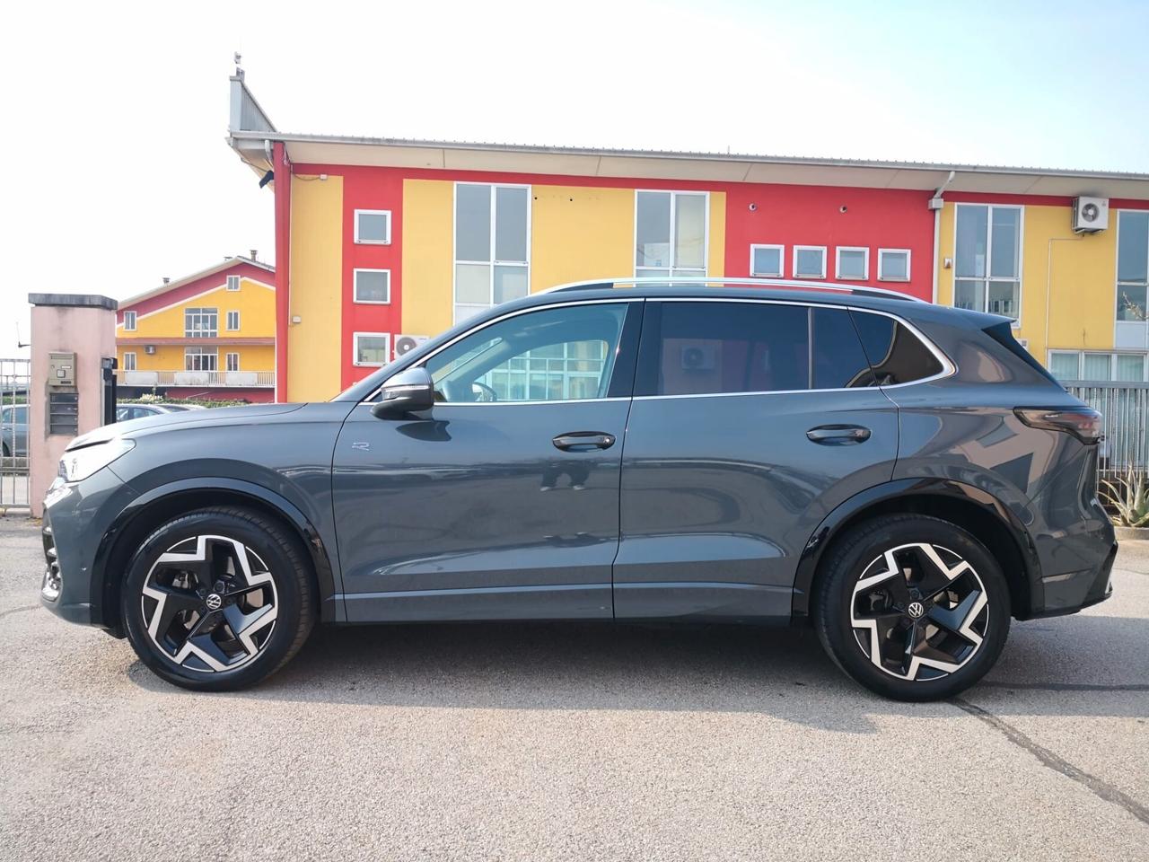 Volkswagen Tiguan 2.0 TDI 150 CV DSG R-Line ***TELECAMERA***