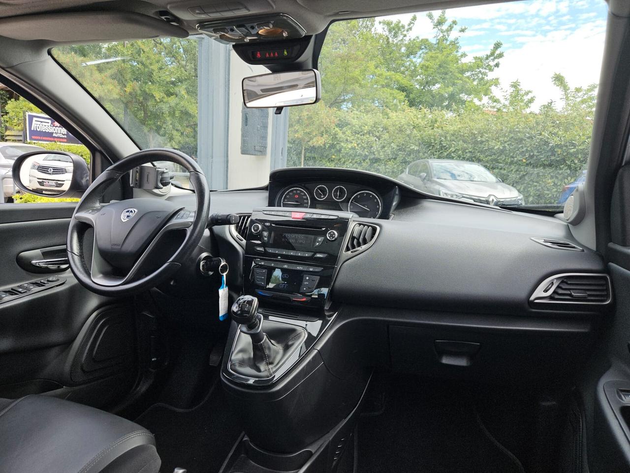 Lancia Ypsilon 0.9 TwinAir 85 CV 5 porte S&S Platinum