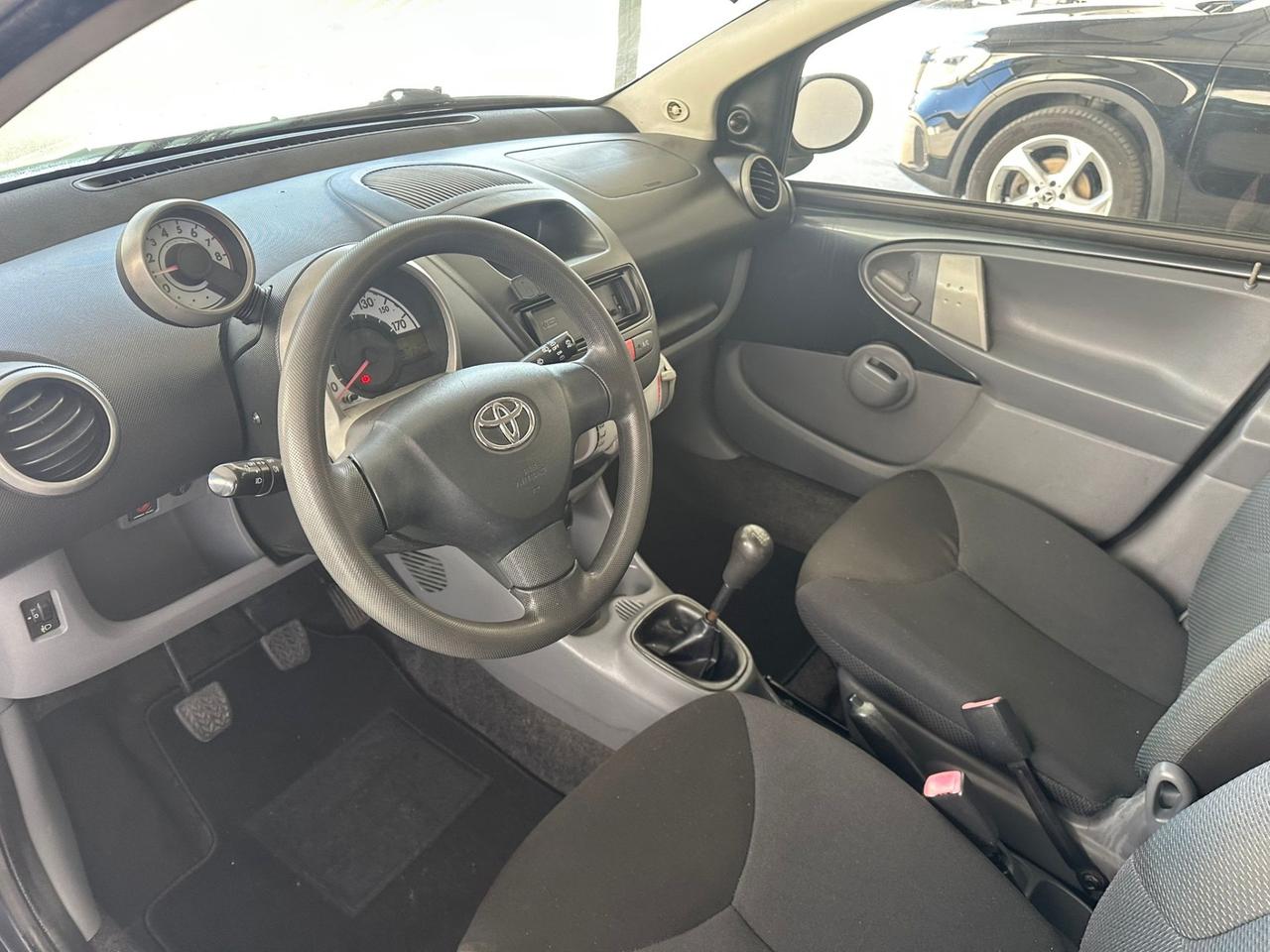 Toyota Aygo 1.0 12V VVT-i 5 porte Sol