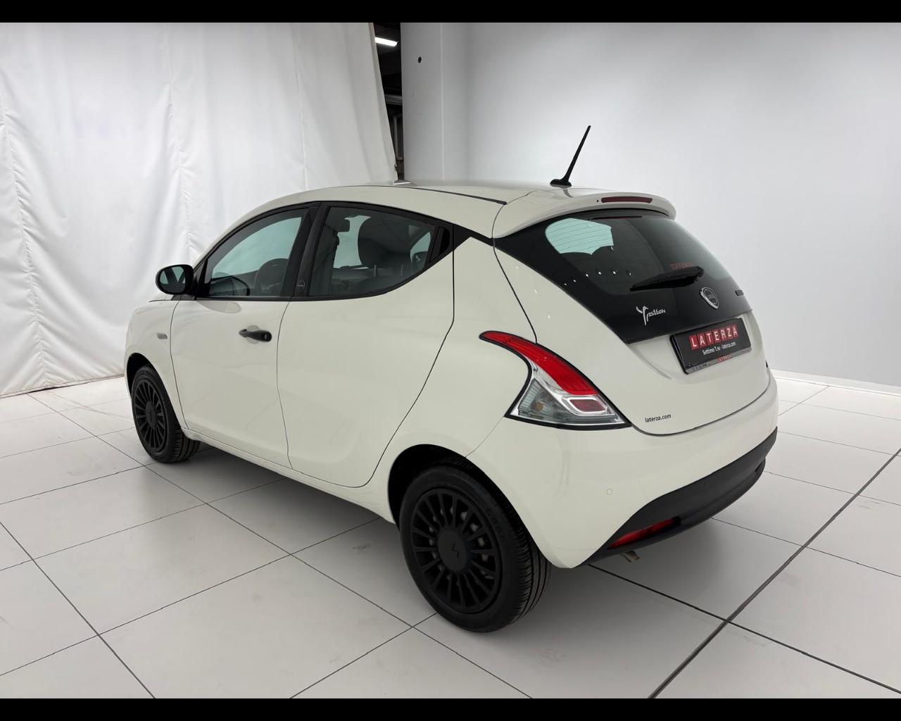 LANCIA Ypsilon 1.0 firefly hybrid Silver s&s 70cv