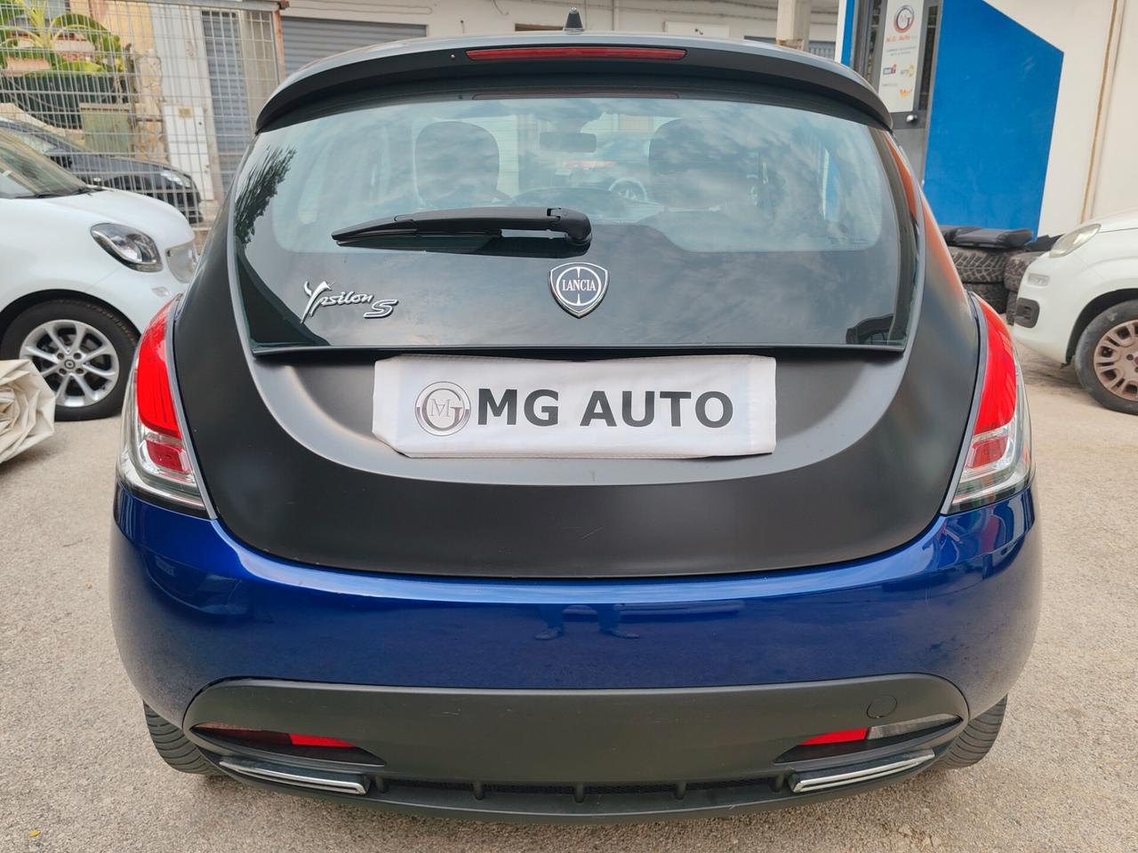 Lancia Ypsilon 1.2 69 CV 5 porte S Momodesign