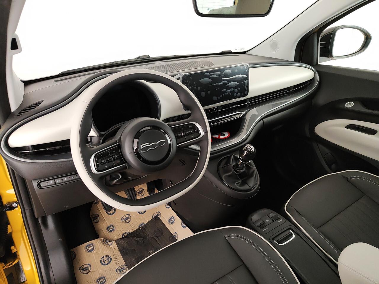 Fiat 500 Berlina Hybrid La Prima
