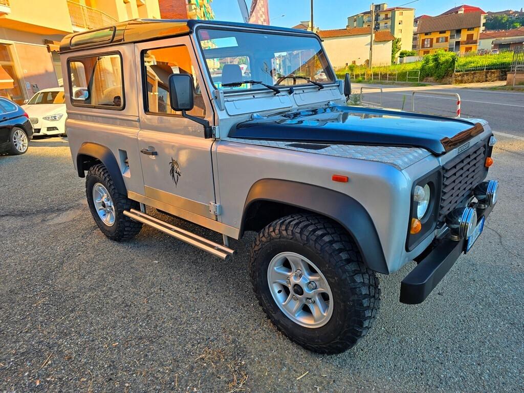 Land Rover Defender 90 TDI 200 RESTAURATA!
