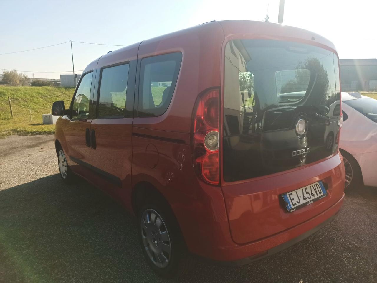 5 POSTI FINANZIABILE fiat DOBLO adatto a NEOPATENTATI permute 1600 mjet