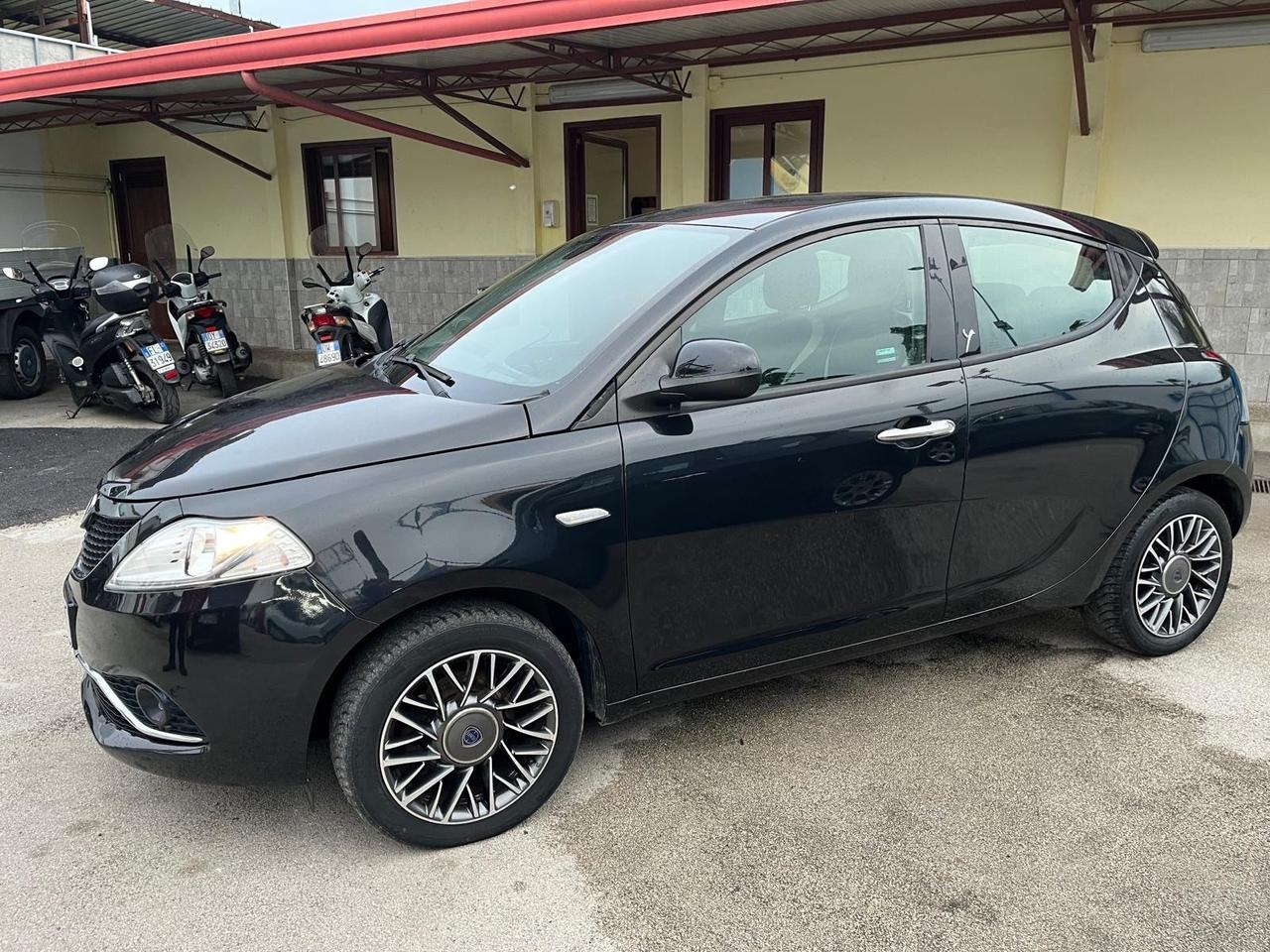 Lancia y 0.9 twinair benz.-cambio automatico-full-2016
