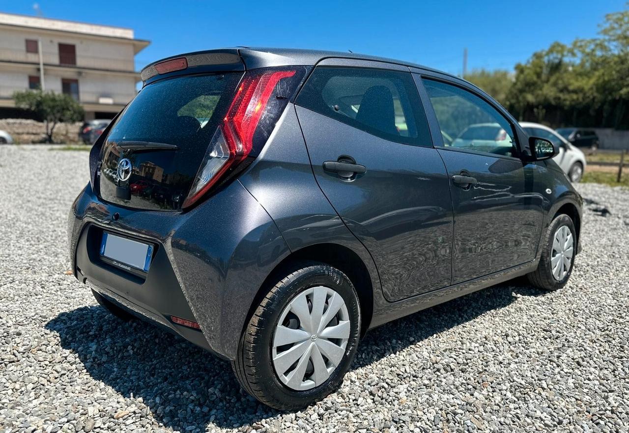 Toyota Aygo Connect 1.0 VVT-i 72 CV 5 porte x-play