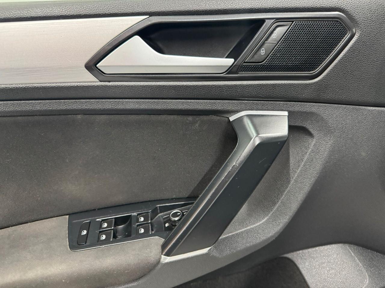 Volkswagen Tiguan 2.0 TDI SCR DSG 4MOTION Business BMT