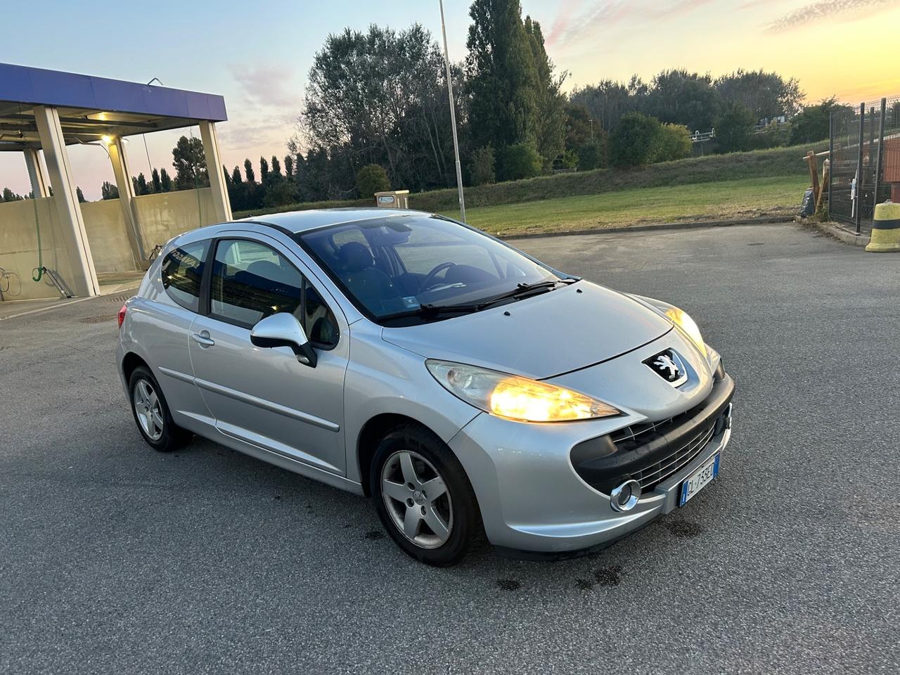 Peugeot 207 1.4 8V 75CV 5p. Active