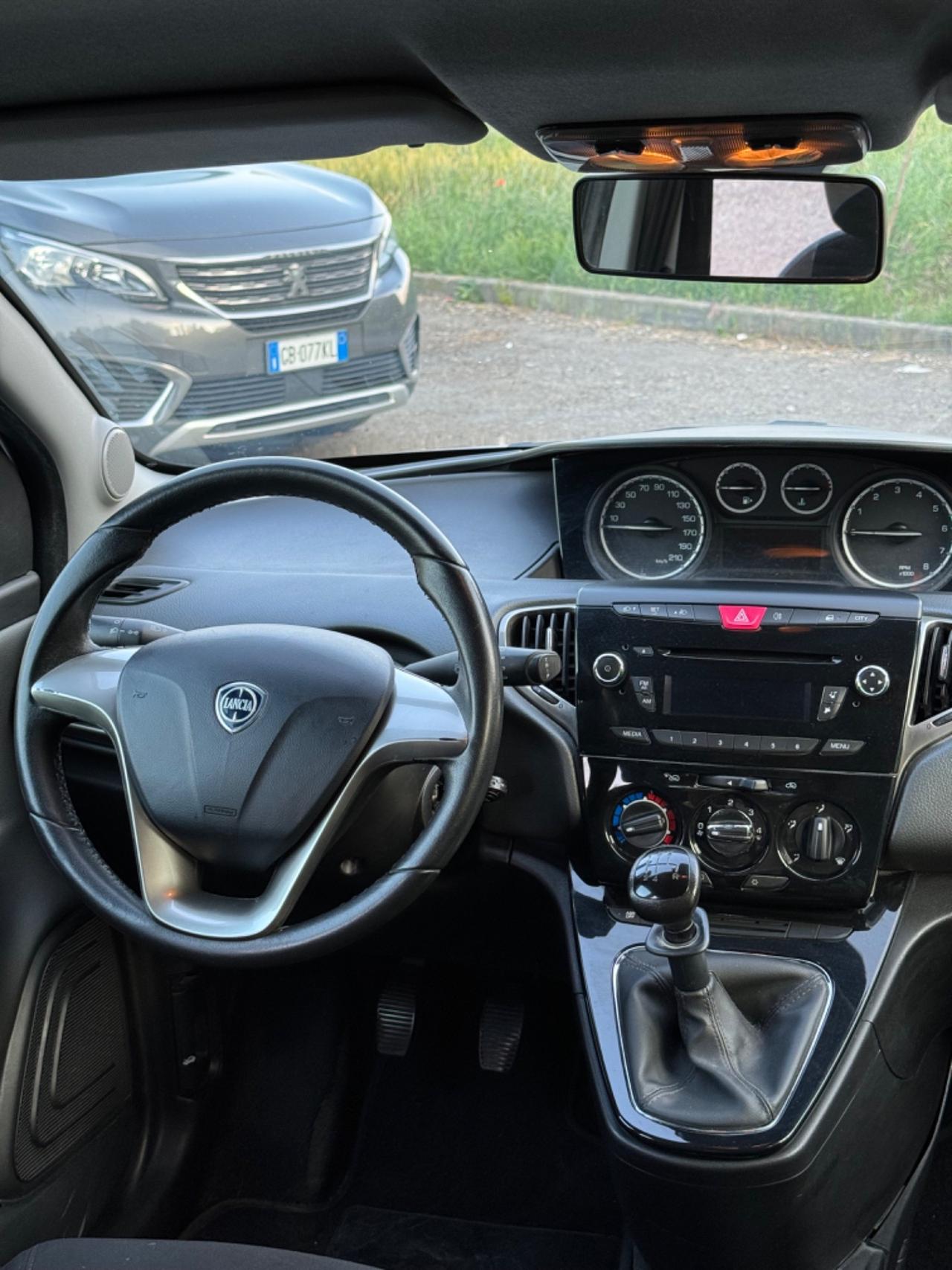 Lancia Ypsilon 1.2 69 CV 5 porte si neopatentati