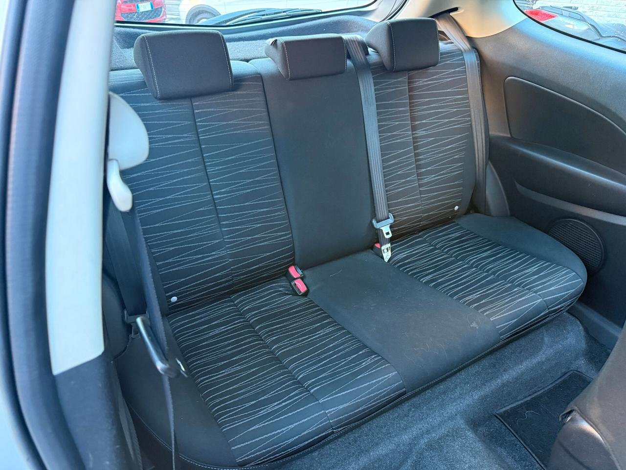 Mazda 2 1.4 play 3 porte ok per neopatentati