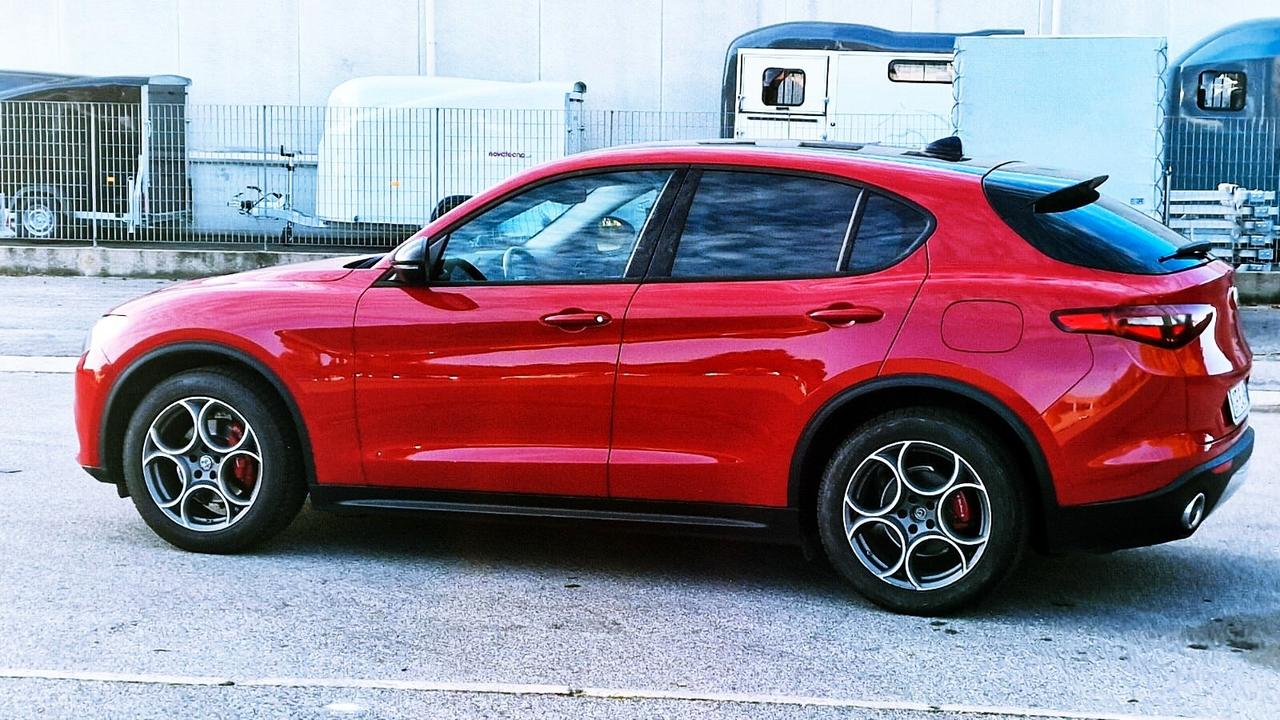 Alfa Romeo Stelvio 2.2 Turbodiesel 160 CV Rosso Edizione Gancio Traino