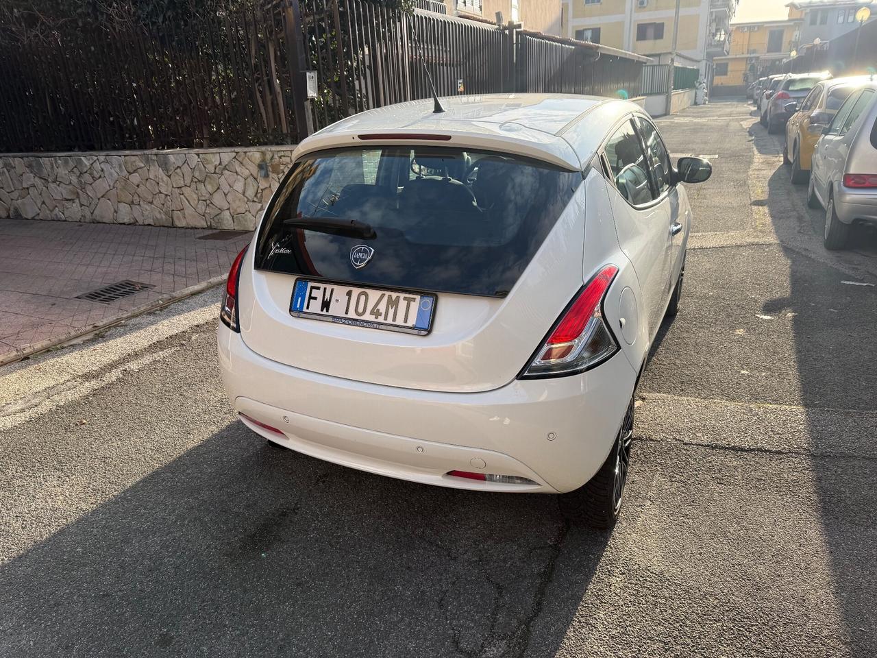 Lancia Ypsilon 1.2 69 CV 5 porte S&S Platinum