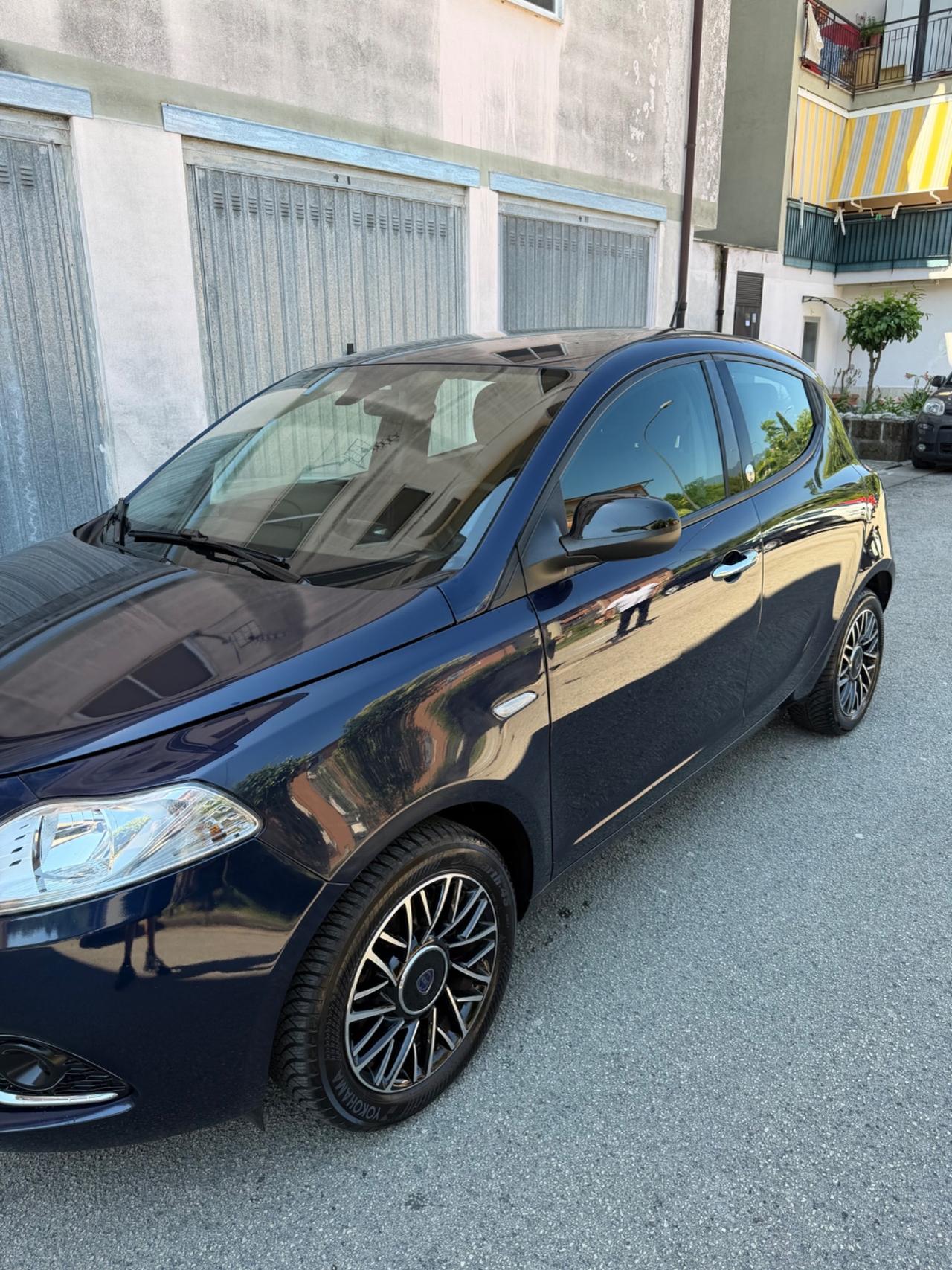 Lancia Ypsilon 1.2 69 CV 5 porte GPL Ecochic Elefantino Blu