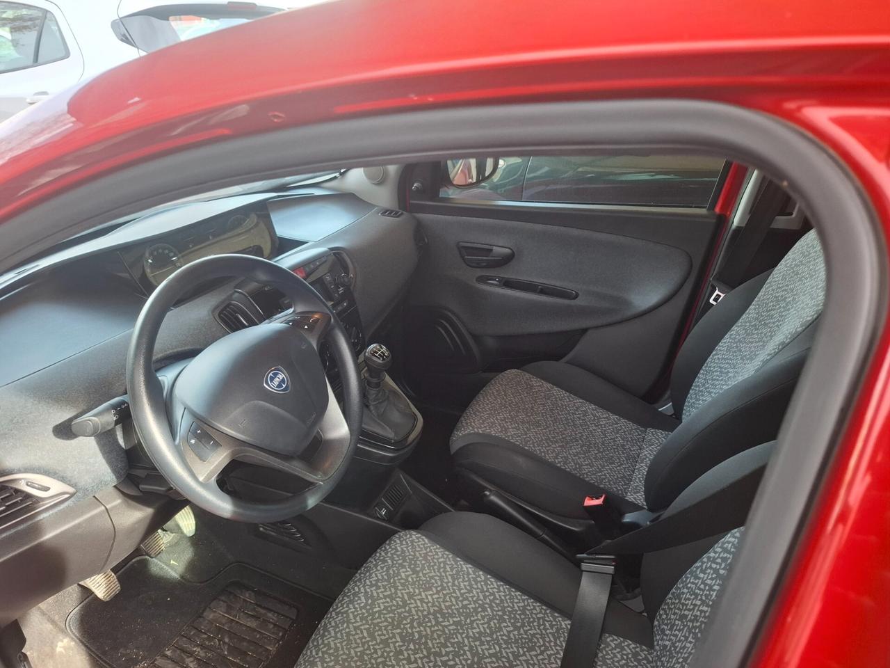 Lancia Ypsilon 1.0 S&S Hybrid Ecochic Silver anno 2021