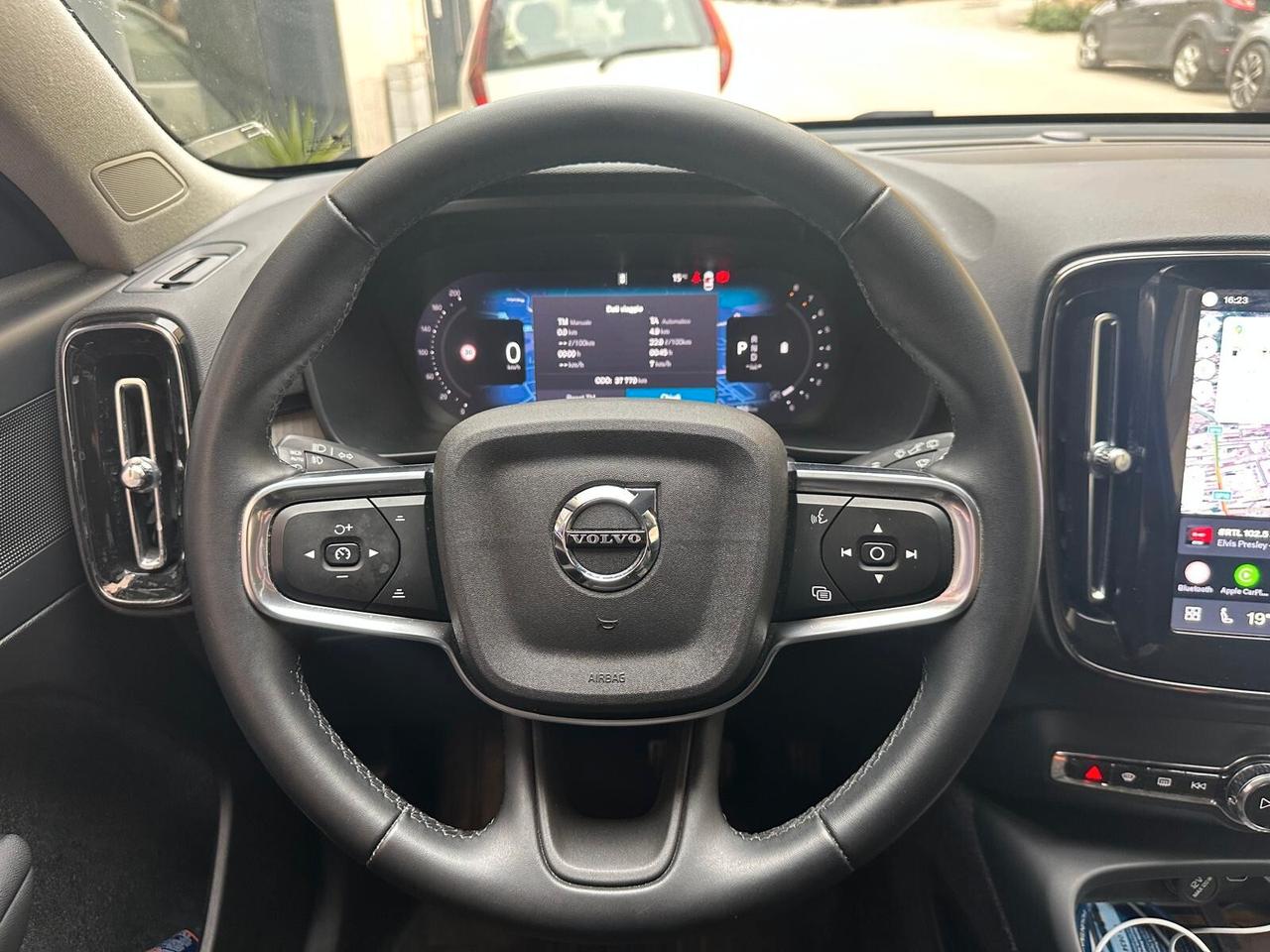 Volvo XC40 B4 2.0Mild Hybrid Core Full Opt. N1 gancio traino
