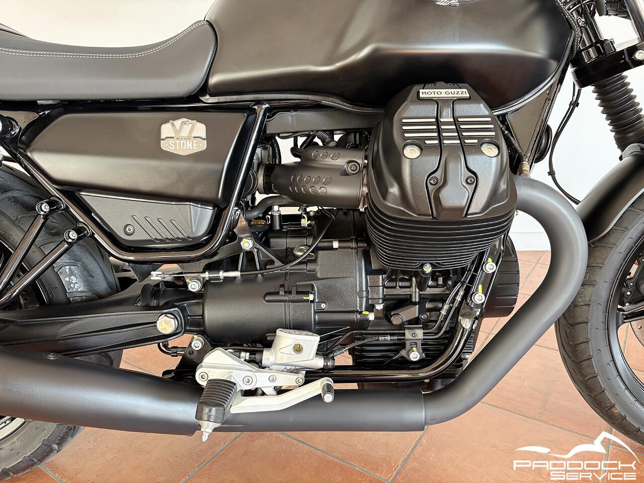 Moto Guzzi V7 IV Stone 2021 SOLO 7.818 km DA 107 EURO/MESE