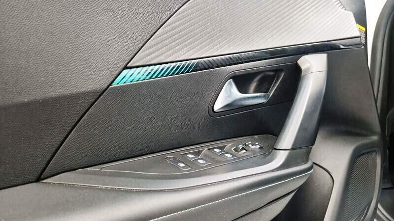 Peugeot 2008 BlueHDi 130 CV S&S EAT8 Allure Pack