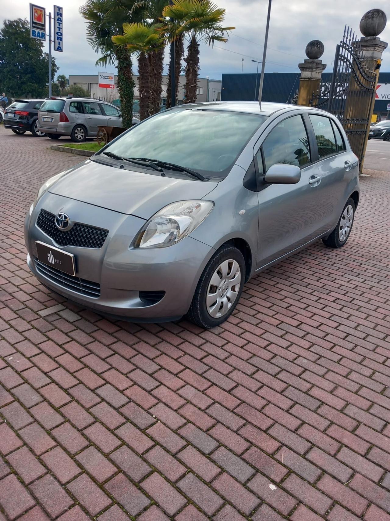 Toyota Yaris 1.0 5 porte