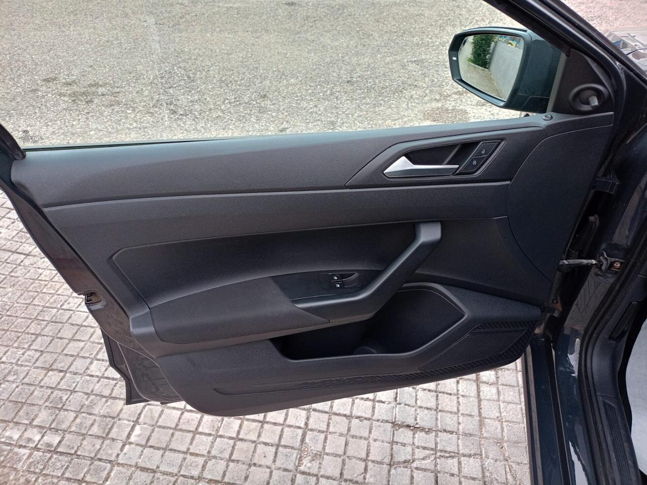 VW POLO BENZINA -NEOPATENTATI