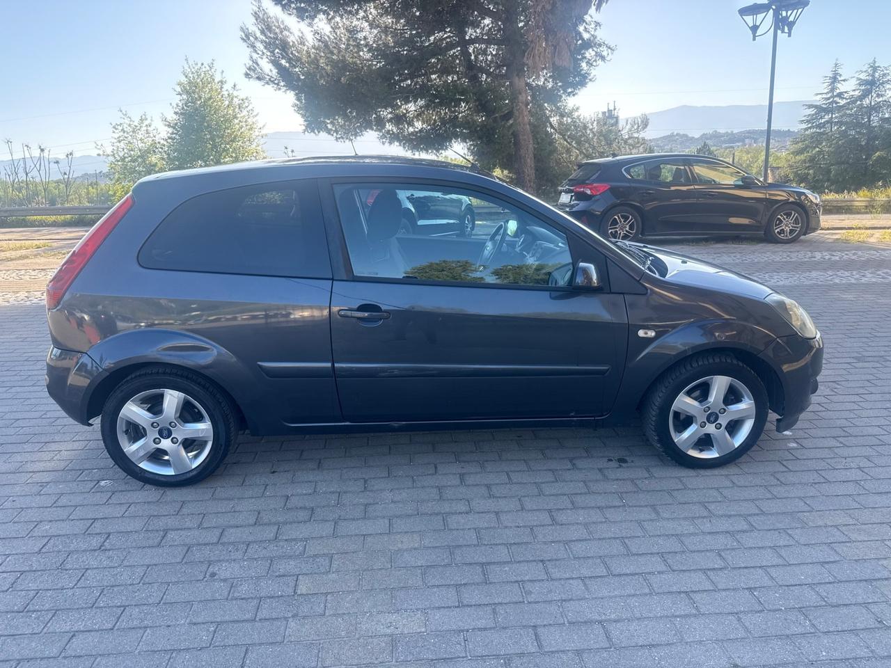 Ford Fiesta 1.4 TDCi 68CV 3 porte Titanium
