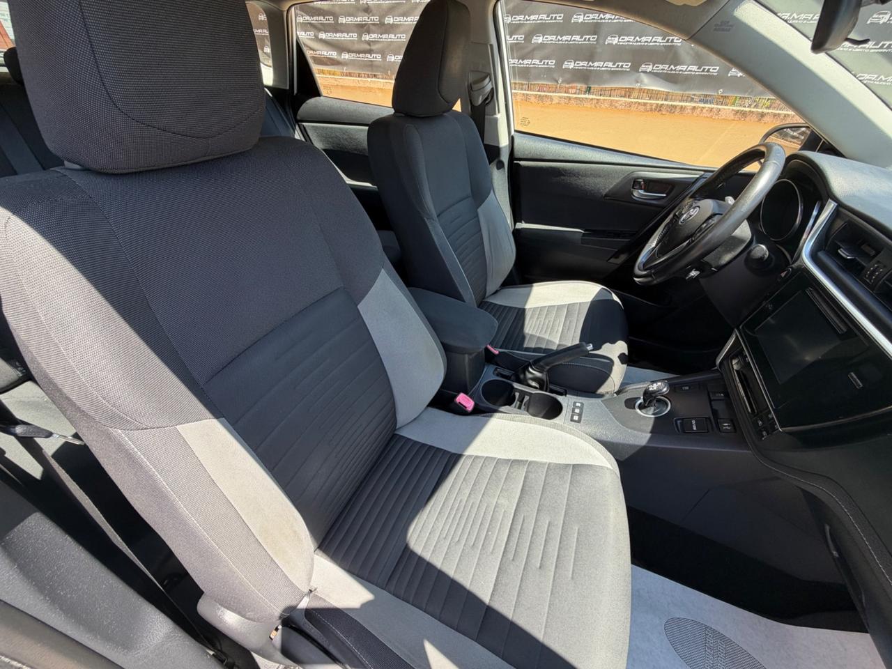 Toyota Auris 1.8 Hybrid Business