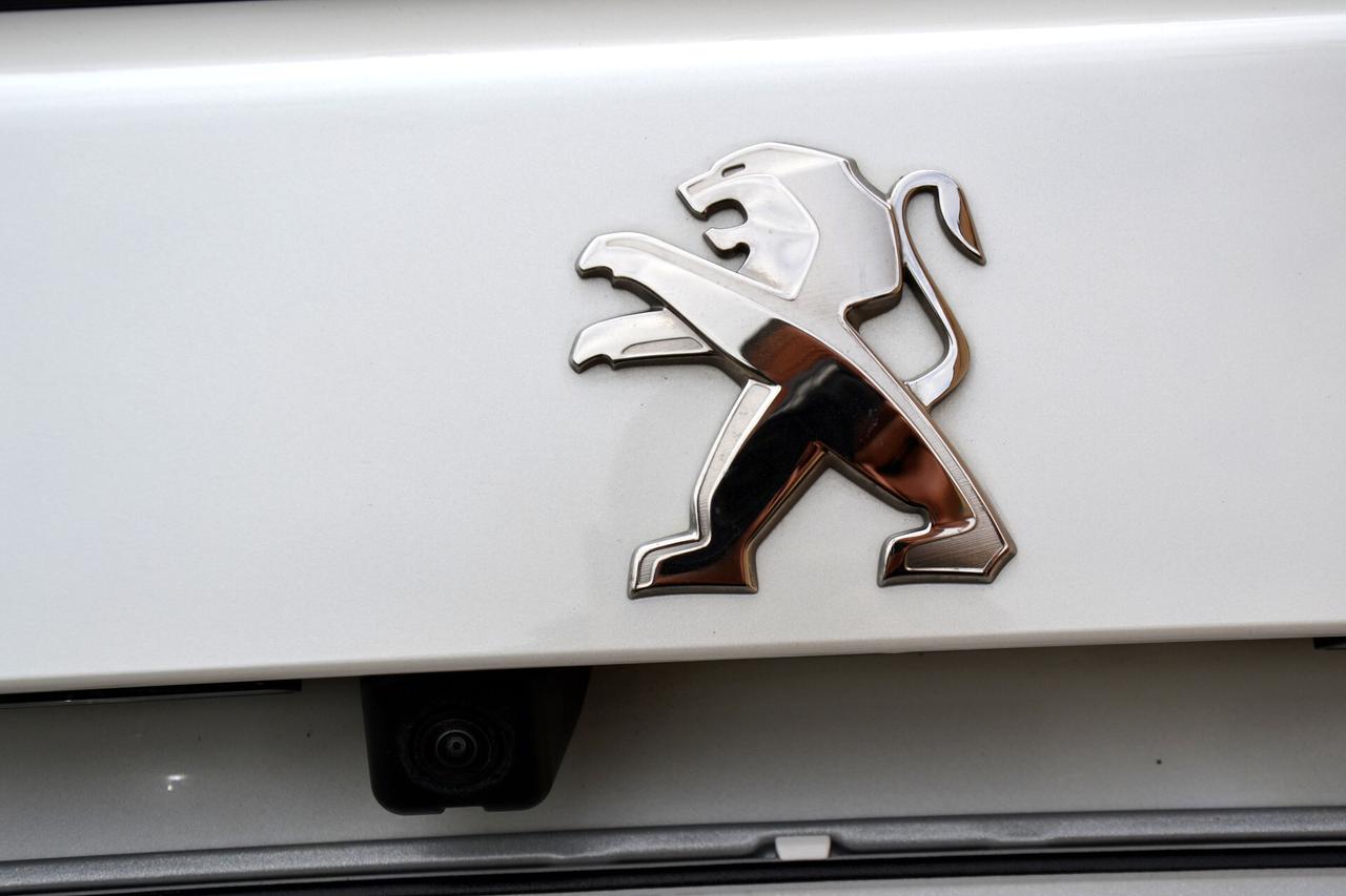 Peugeot 2008 1.5 HDi 130CV ALLURE AUTOM. **PREZZO REALE**