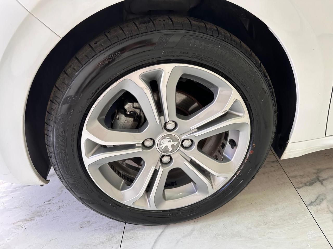 Peugeot 208 1.2 VTi 82 CV 5 porte Allure