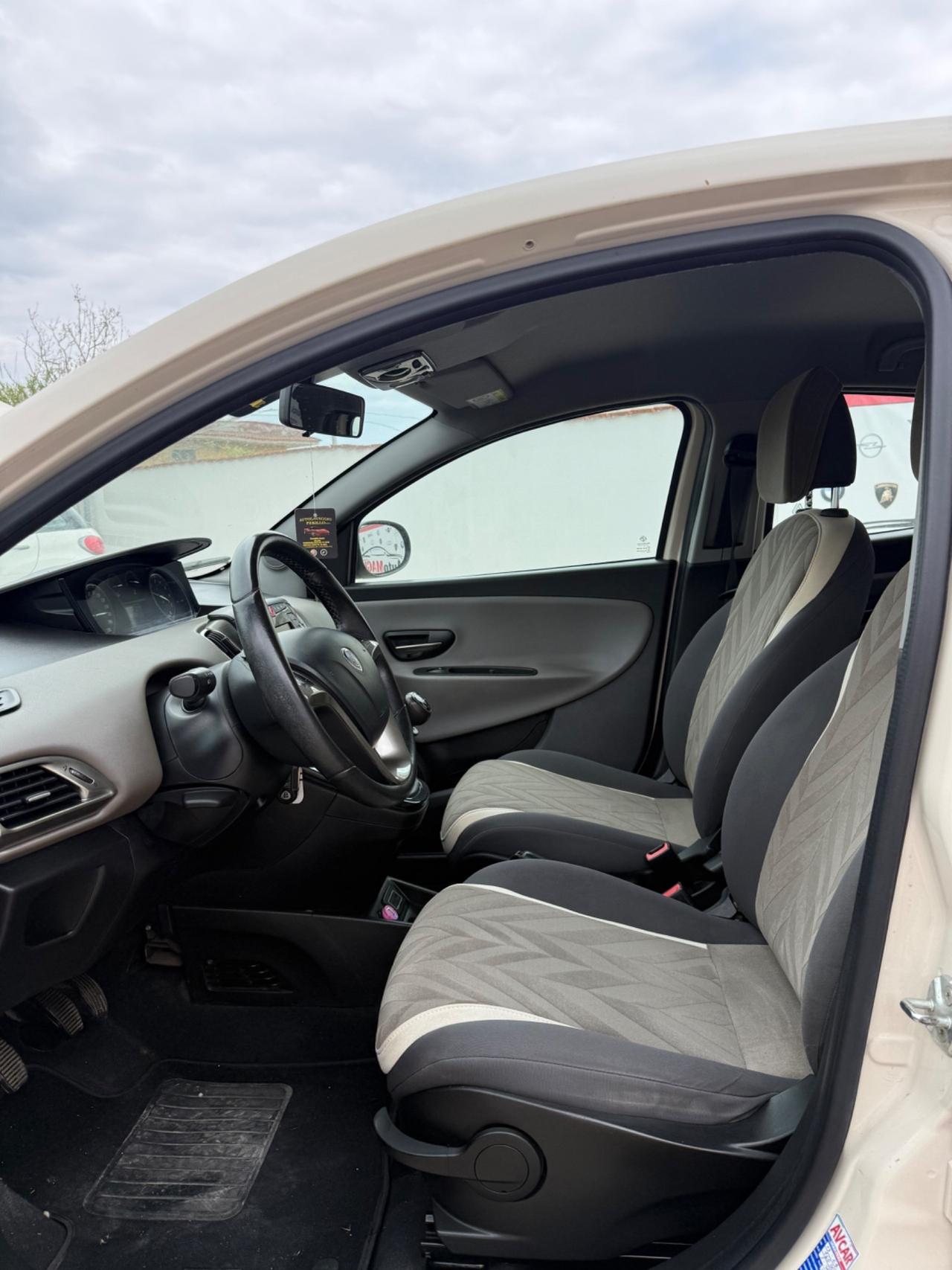 Lancia Ypsilon 1.2 69 CV 5 porte GPL Ecochic Gold