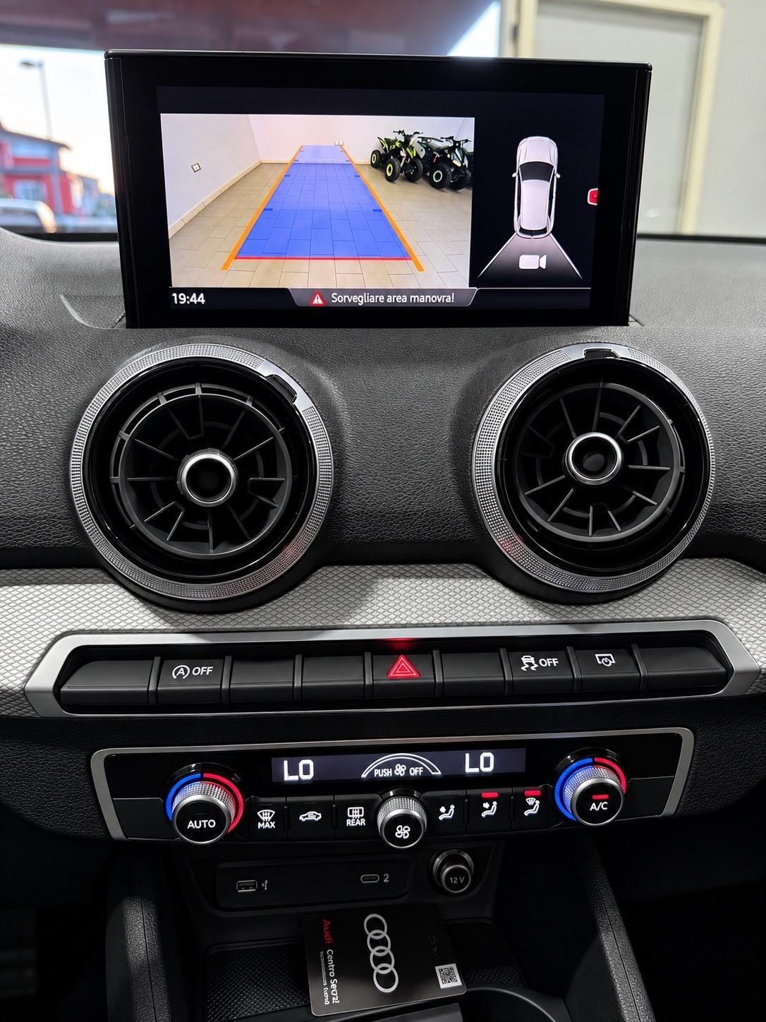 Audi Q2 40 TFSI quattro S tronic Identity Black