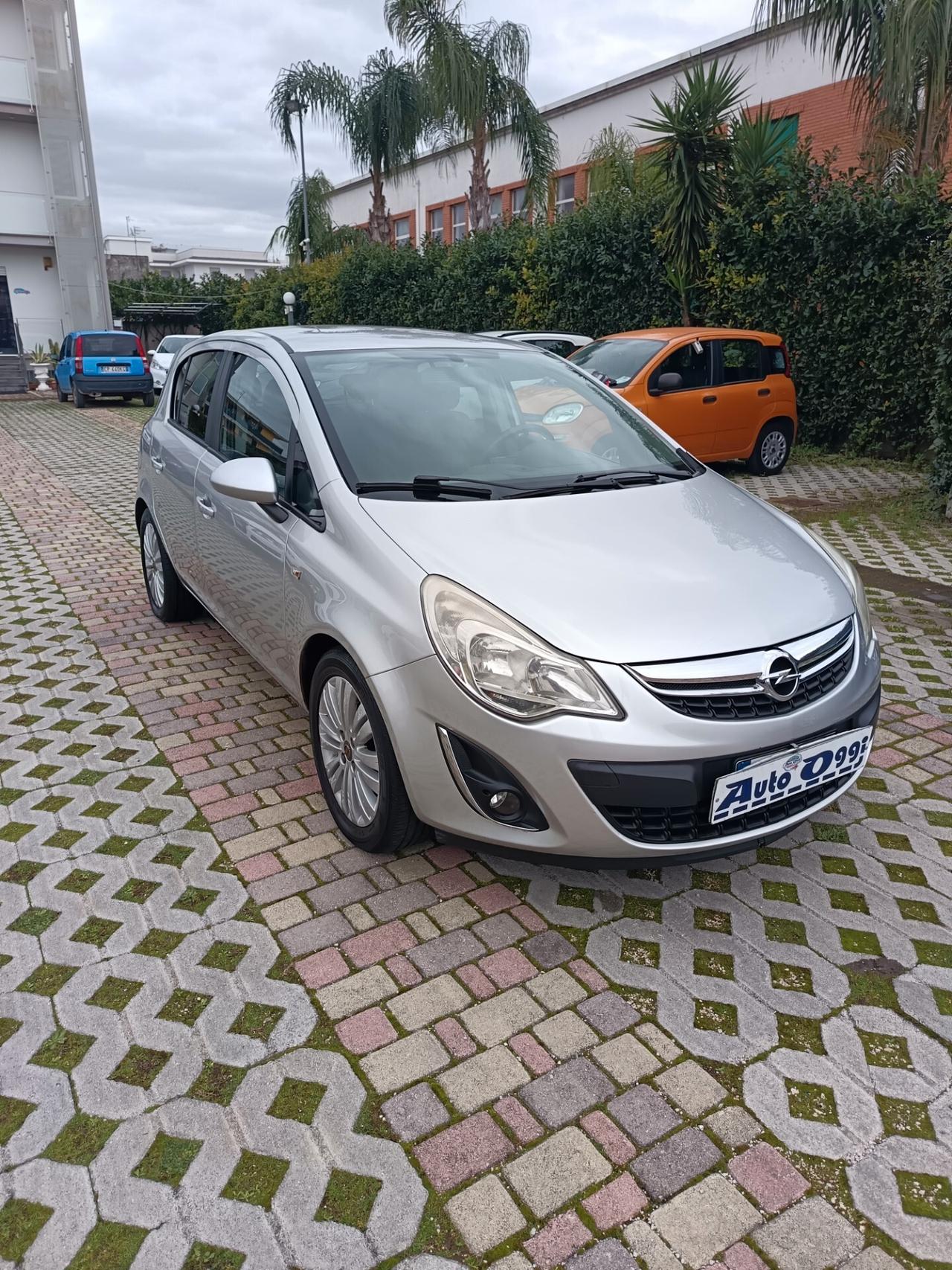 Opel Corsa 1.2 5 porte Club