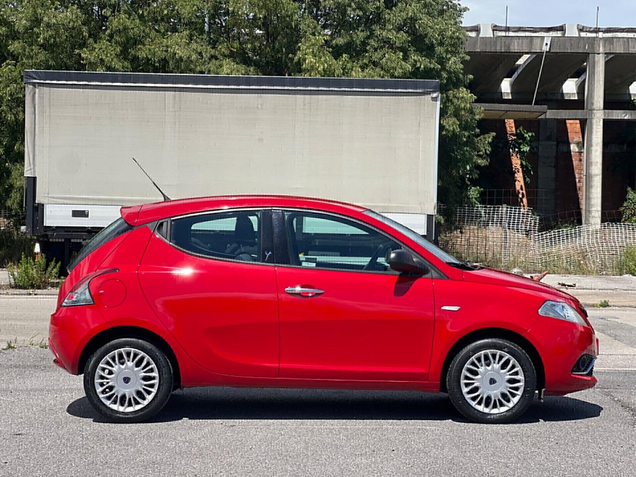 Lancia Ypsilon 1.2 69 CV 5 porte Silver