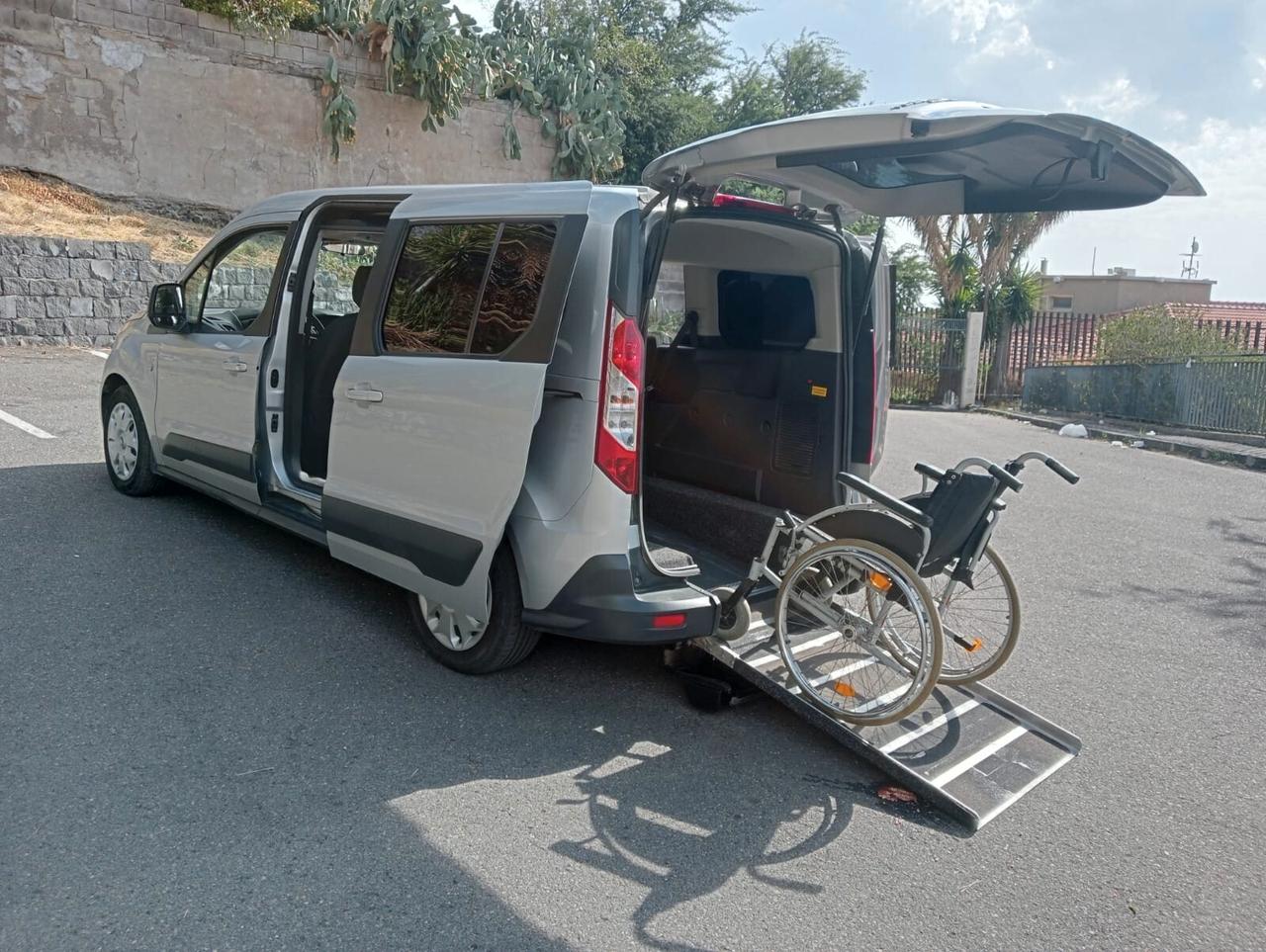 Ford Tourneo Connect Pianale ribassato con rampa disabili in carrozzina