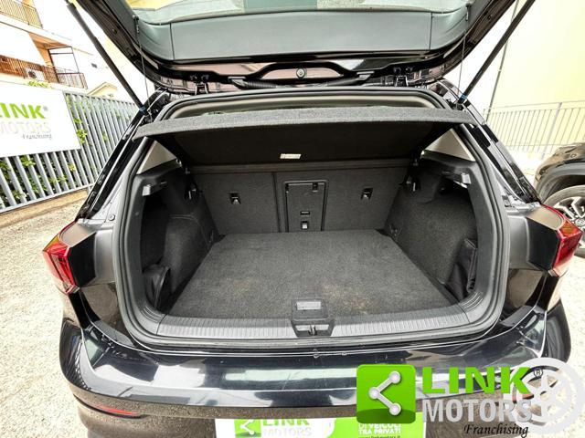 VOLKSWAGEN Golf 8 LIFE