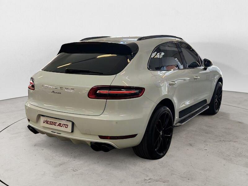 Porsche Macan -