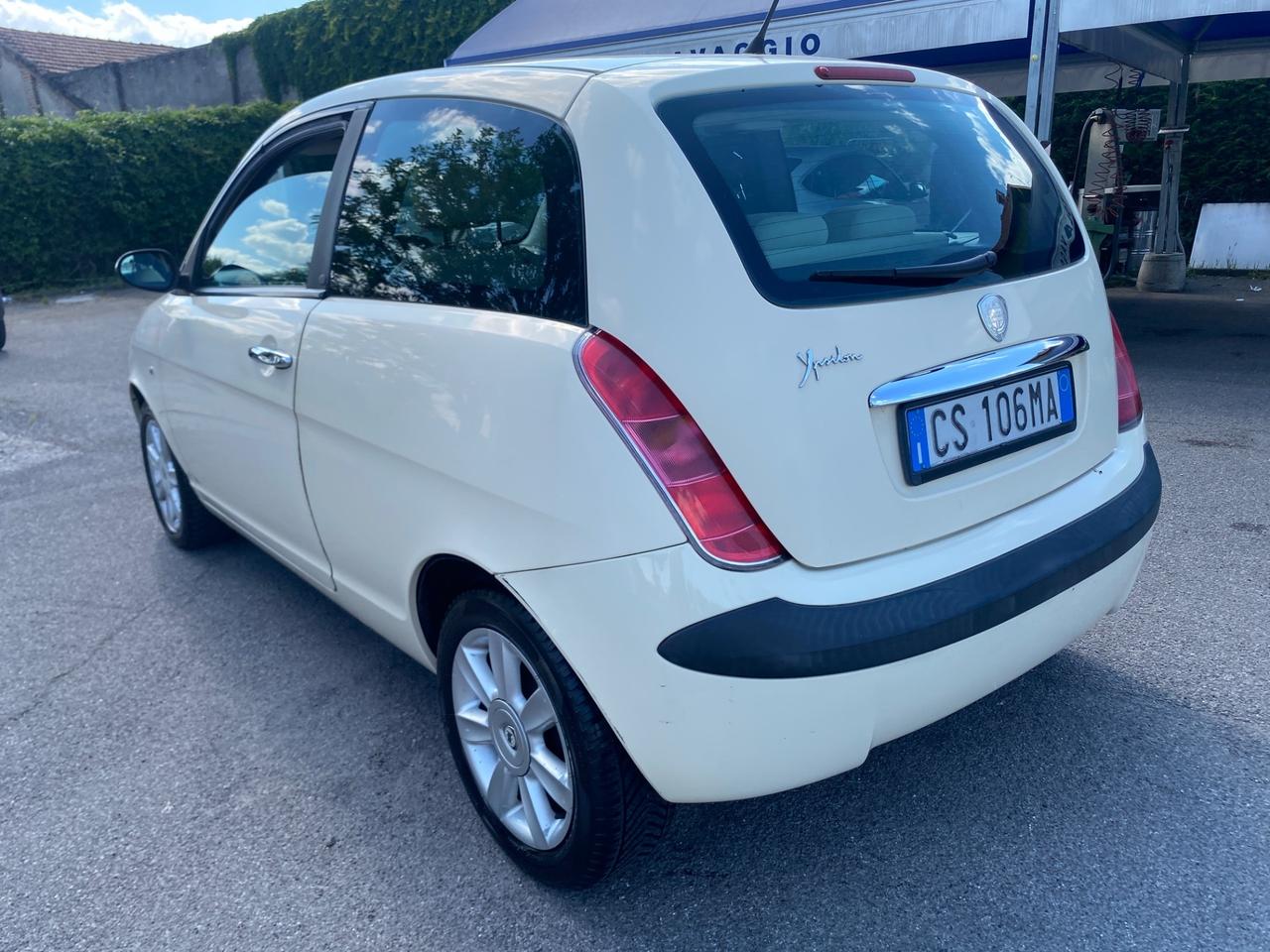 Lancia Ypsilon 1.2 16V Argento
