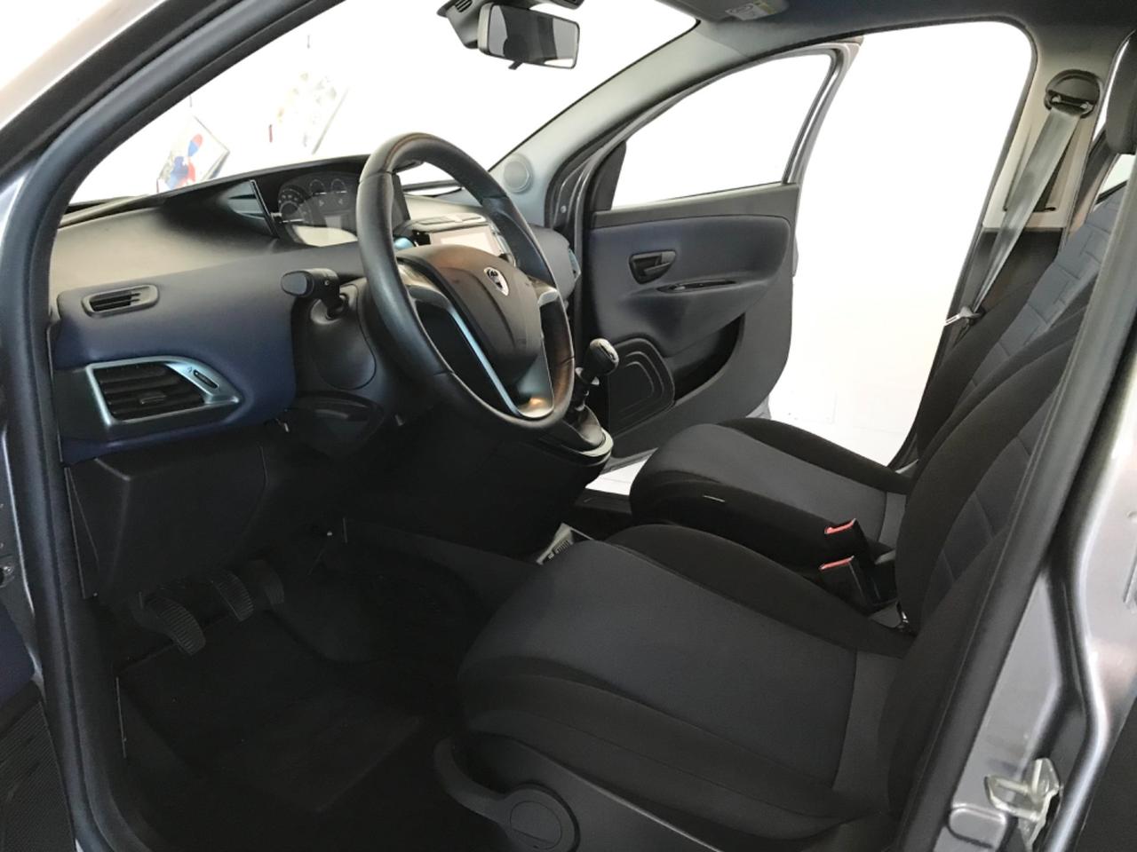 Lancia Ypsilon 1.0 FireFly 5 porte S&S Hybrid Platino