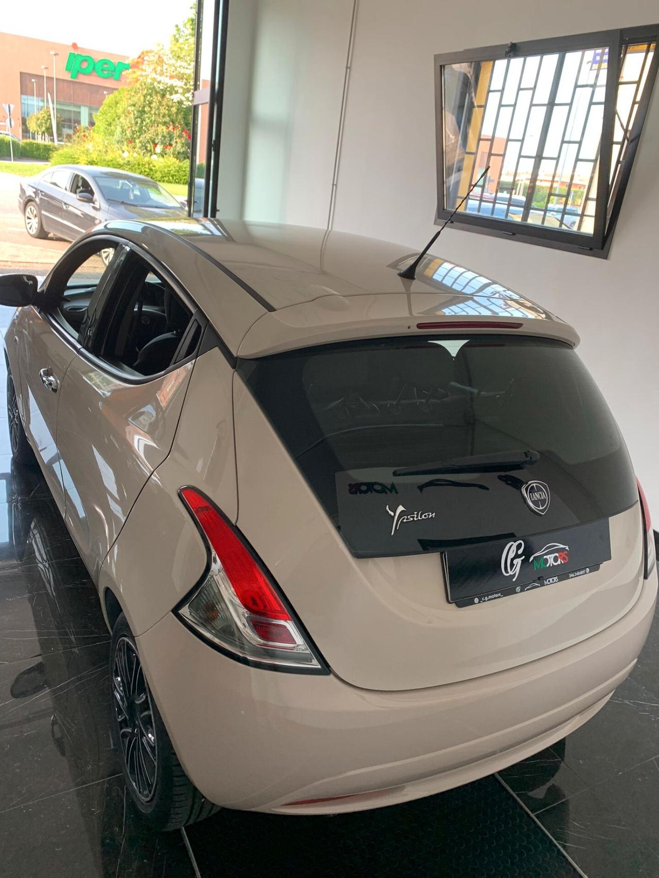 Lancia Ypsilon 1.2 69 CV 5 porte Silver