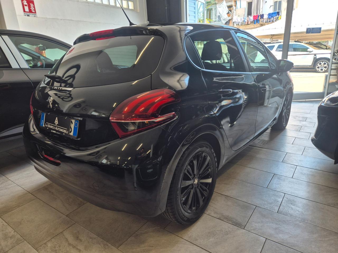 Peugeot 208 BlueHDi 75 5 porte Black Line