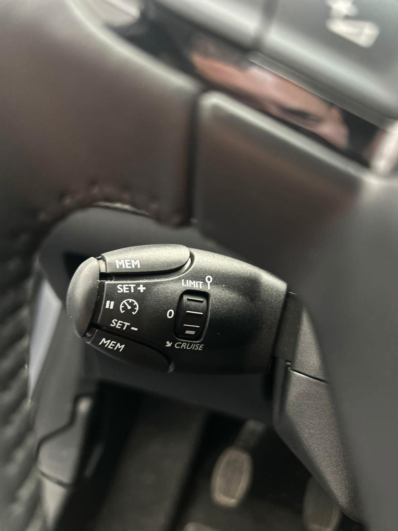 Peugeot 208 PureTech 1.2 Benzina 100 cv Stop&Start 5 porte Allure